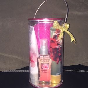 BRAND NEW Bodocology gift shower set!!